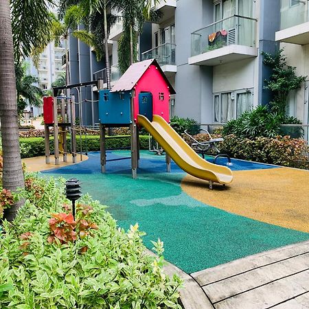 One Palm Tree Villas Condominium - Studio 7Th Fl With Balcony - Across Terminal 3 Airport Pasay Buitenkant foto