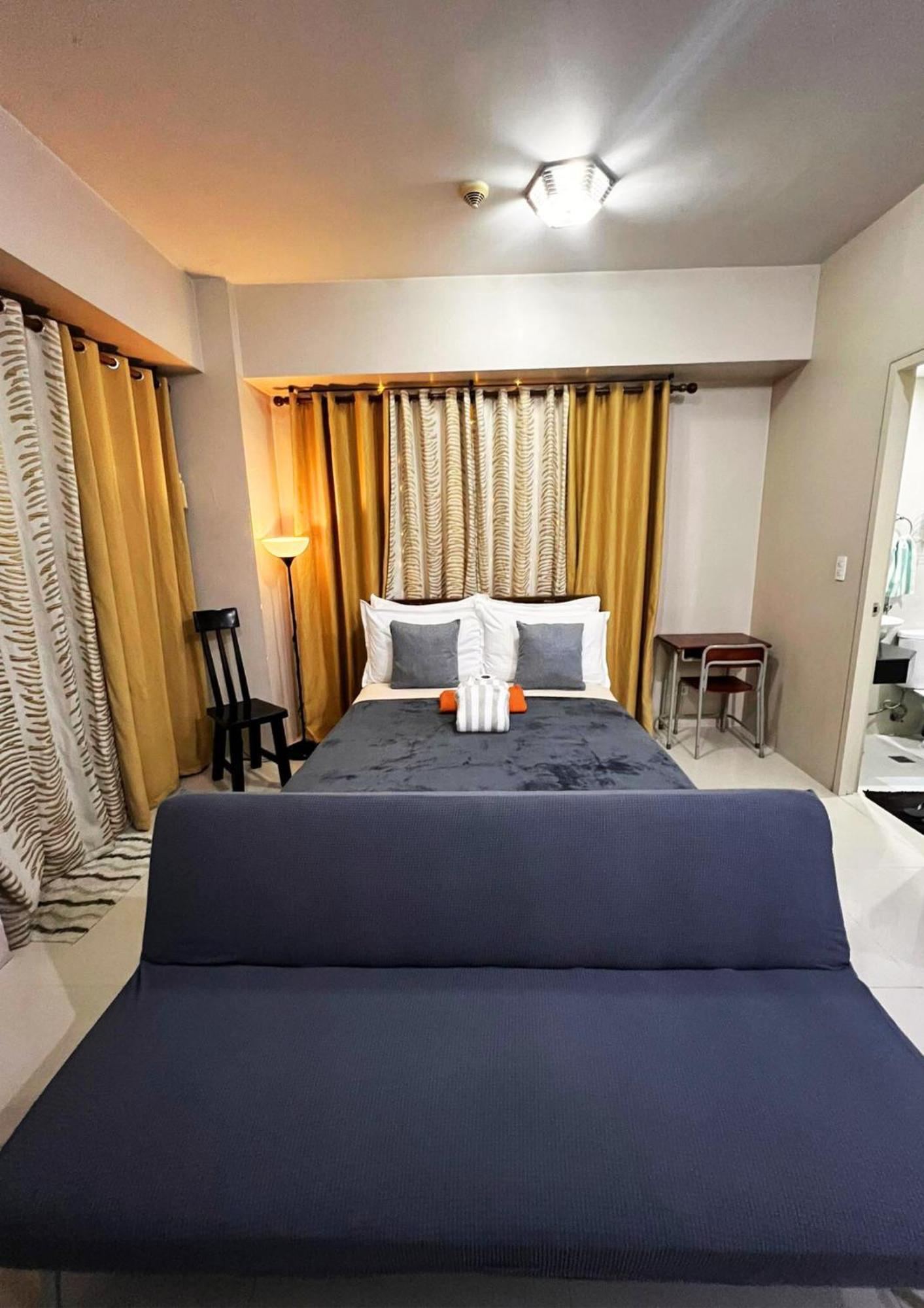 One Palm Tree Villas Condominium - Studio 7Th Fl With Balcony - Across Terminal 3 Airport Pasay Buitenkant foto