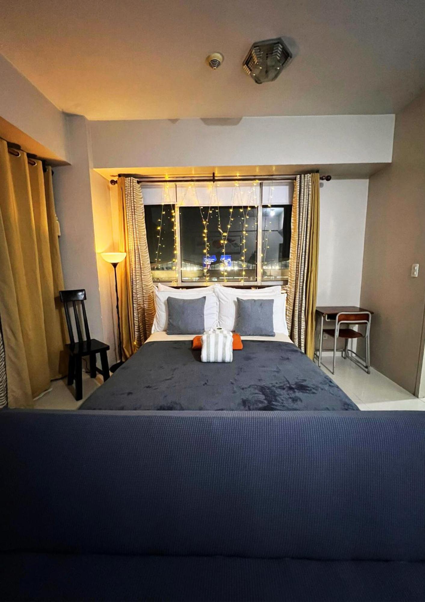 One Palm Tree Villas Condominium - Studio 7Th Fl With Balcony - Across Terminal 3 Airport Pasay Buitenkant foto