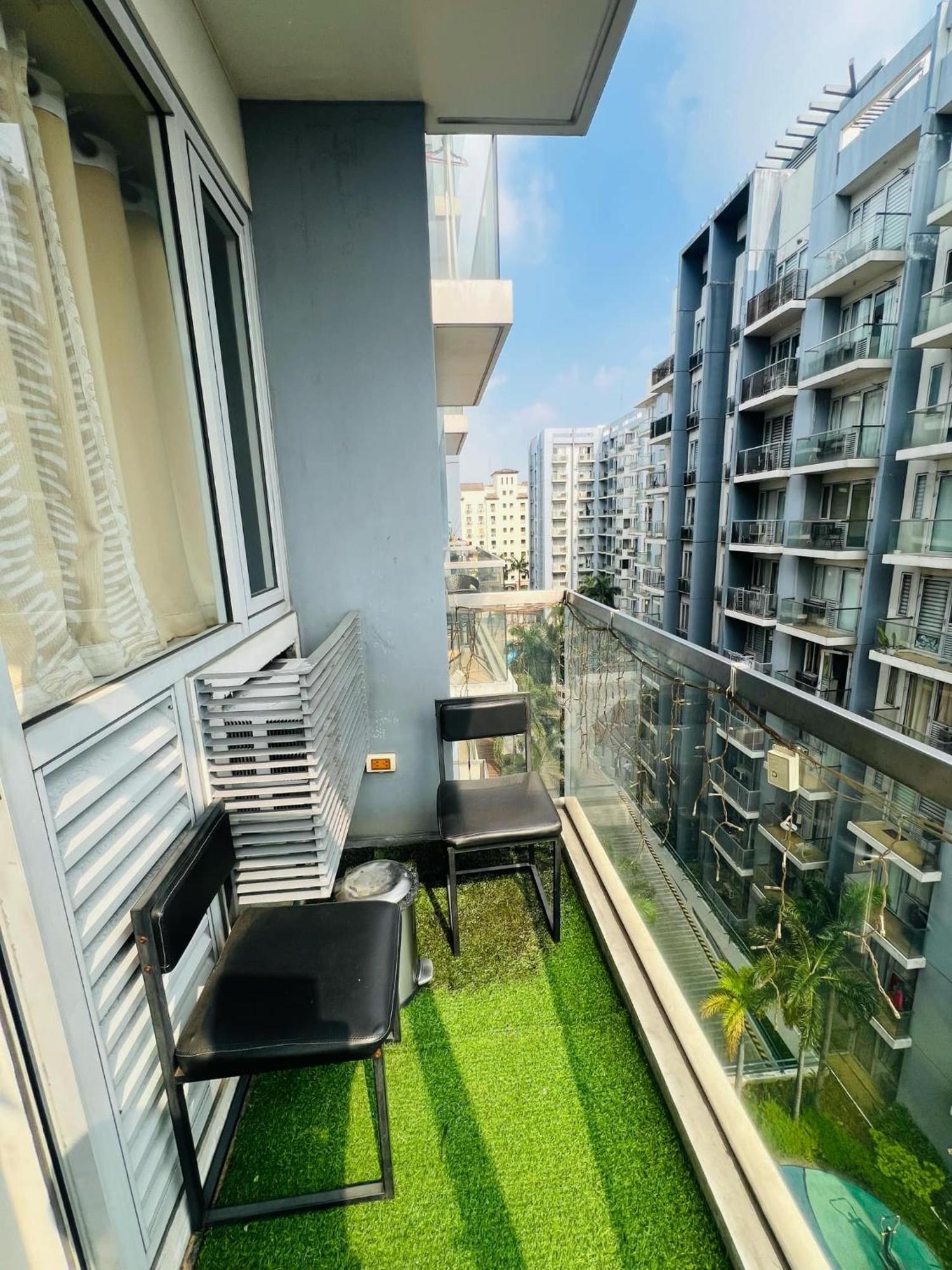 One Palm Tree Villas Condominium - Studio 7Th Fl With Balcony - Across Terminal 3 Airport Pasay Buitenkant foto
