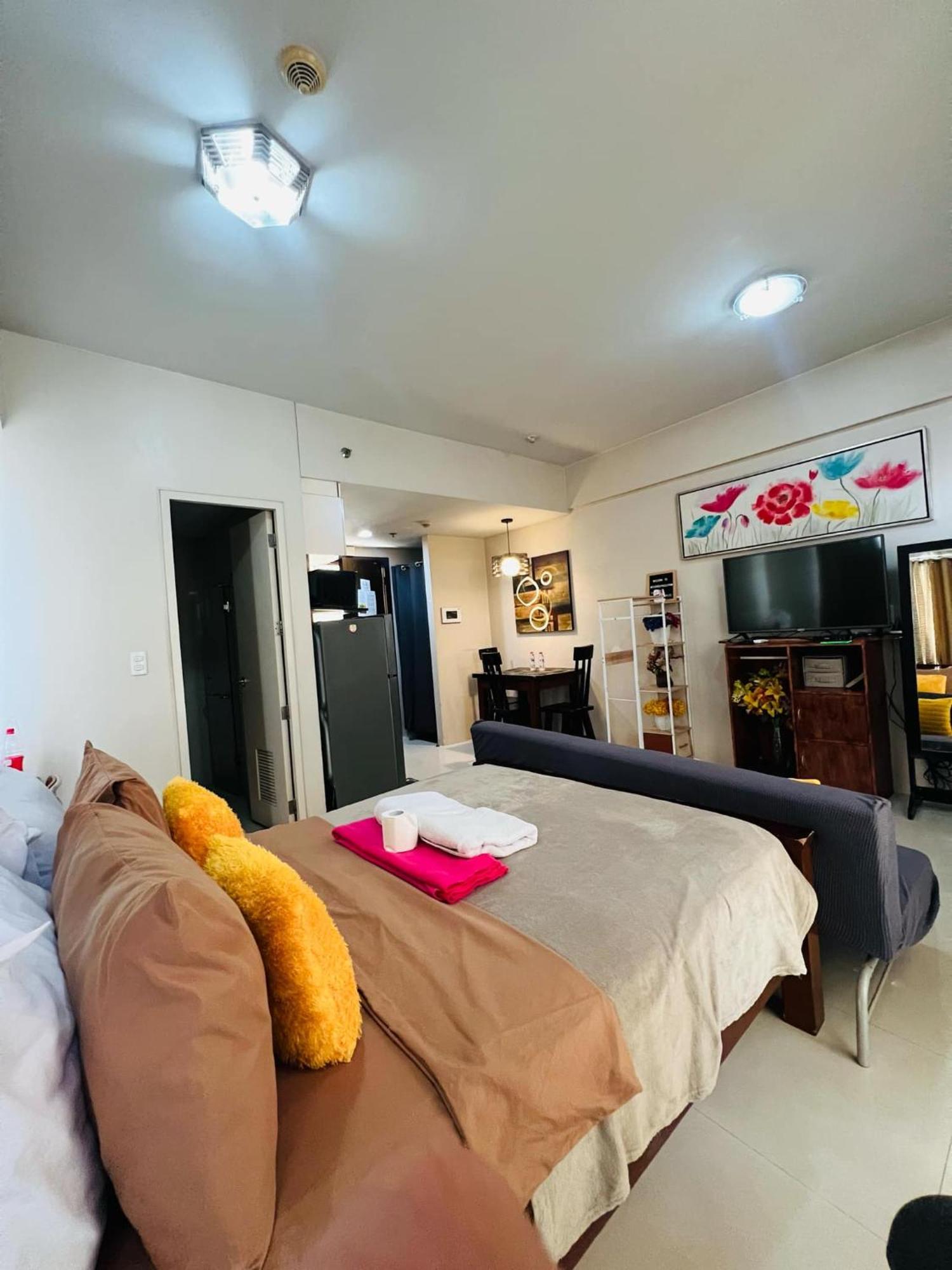 One Palm Tree Villas Condominium - Studio 7Th Fl With Balcony - Across Terminal 3 Airport Pasay Buitenkant foto