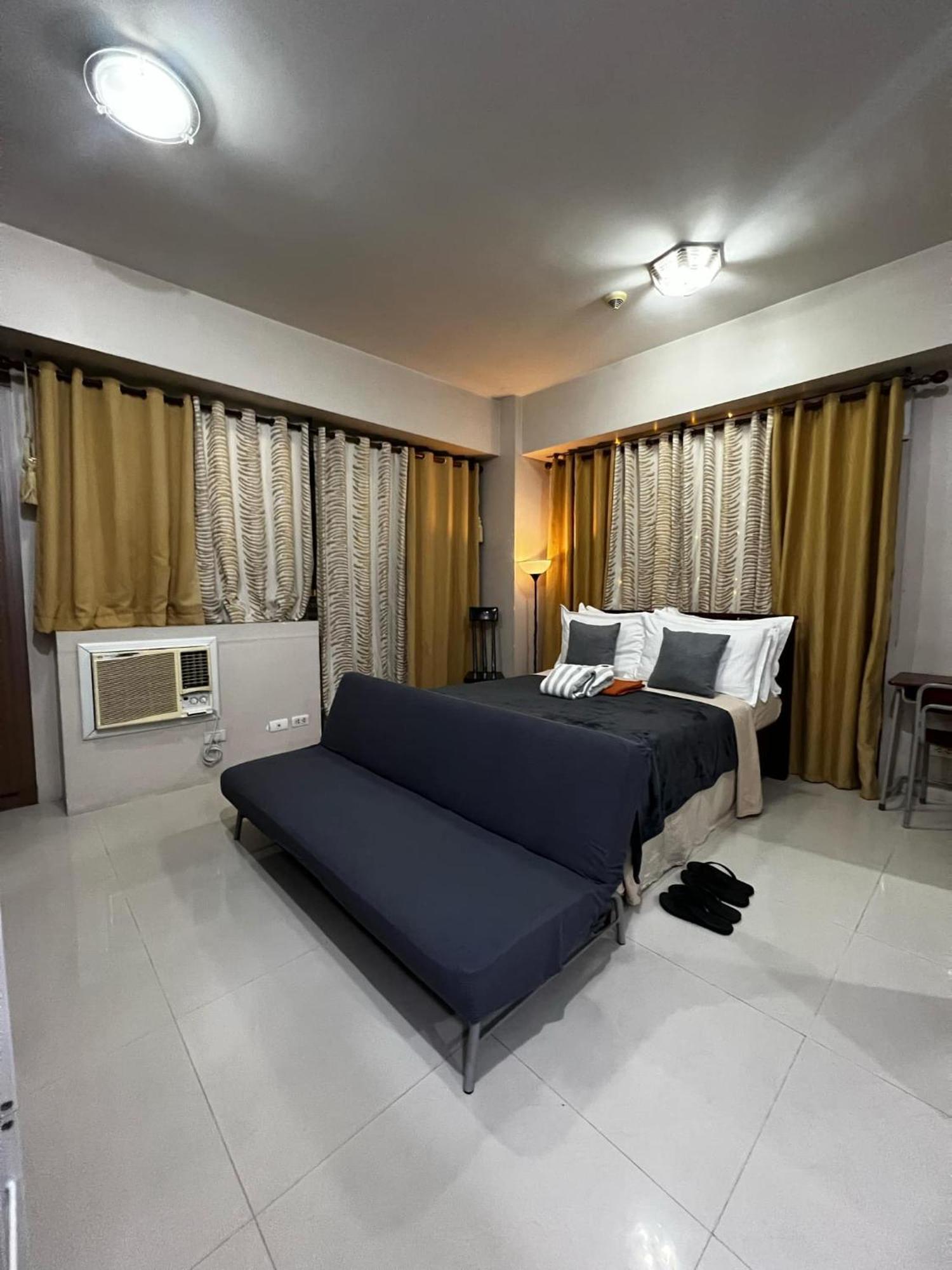 One Palm Tree Villas Condominium - Studio 7Th Fl With Balcony - Across Terminal 3 Airport Pasay Buitenkant foto