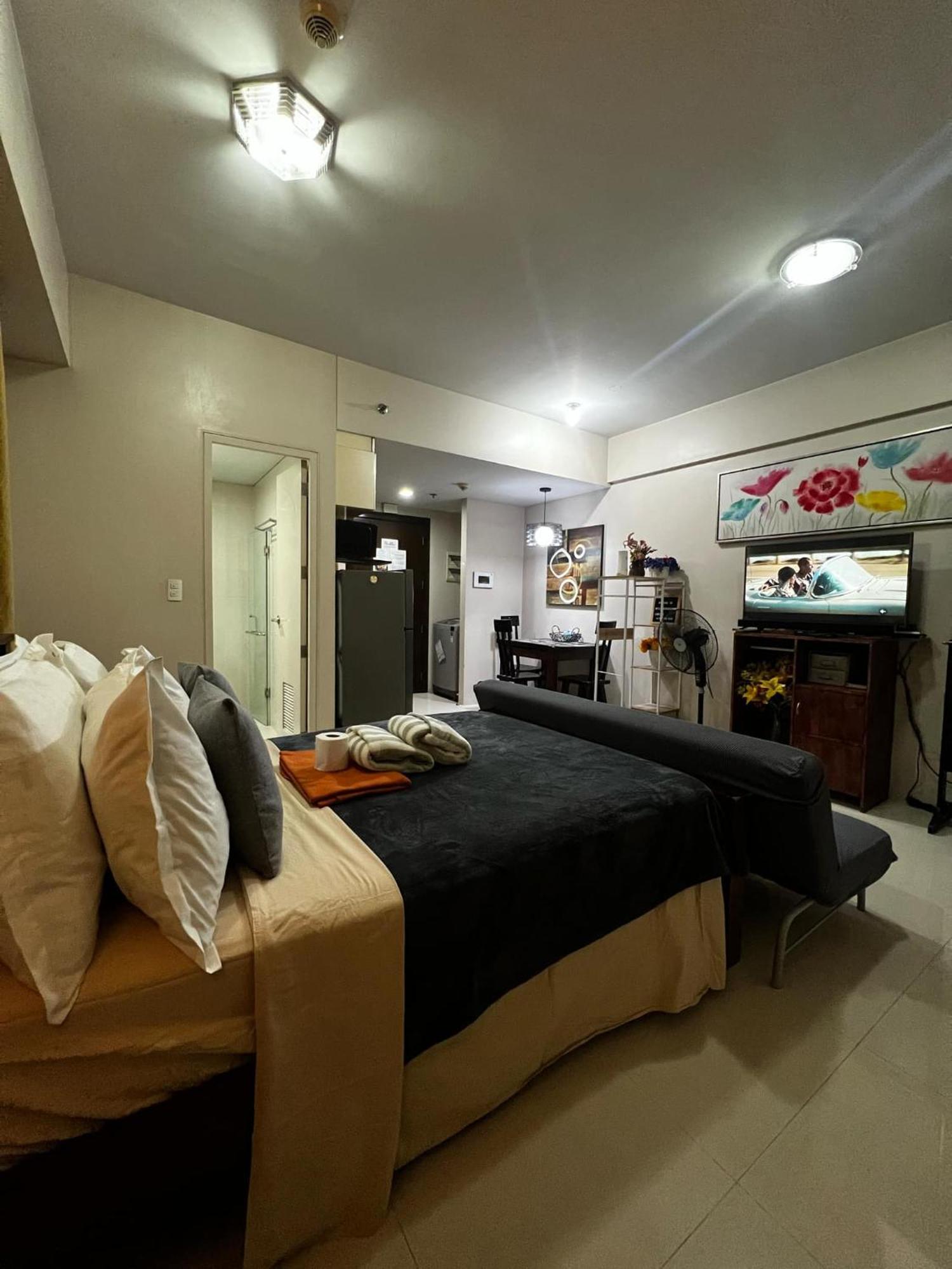 One Palm Tree Villas Condominium - Studio 7Th Fl With Balcony - Across Terminal 3 Airport Pasay Buitenkant foto
