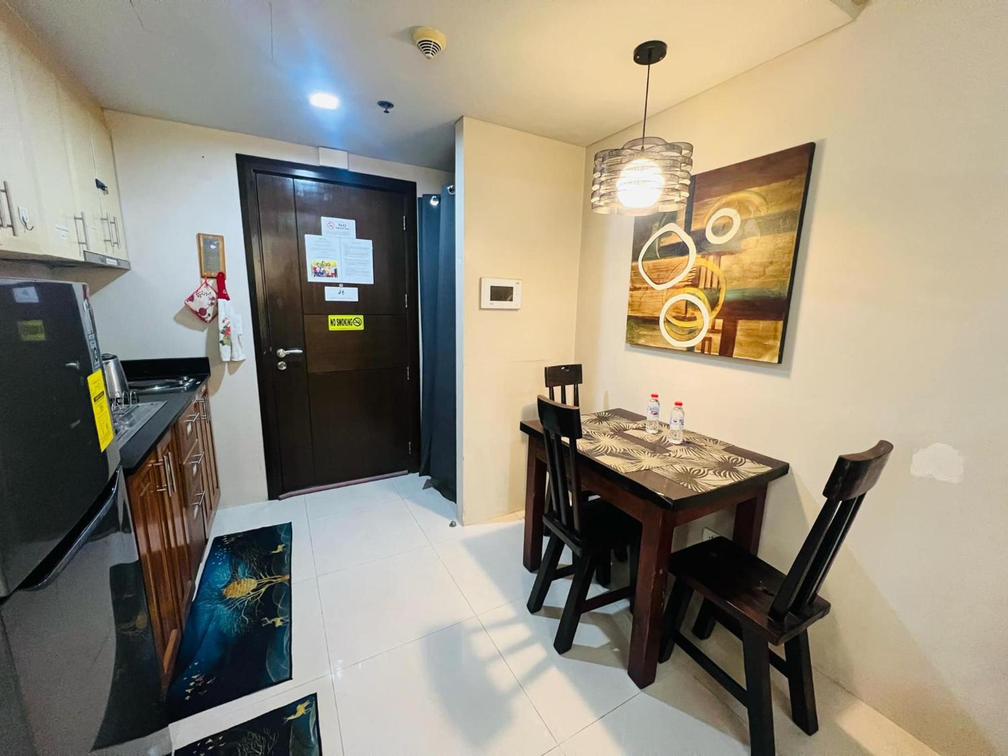 One Palm Tree Villas Condominium - Studio 7Th Fl With Balcony - Across Terminal 3 Airport Pasay Buitenkant foto