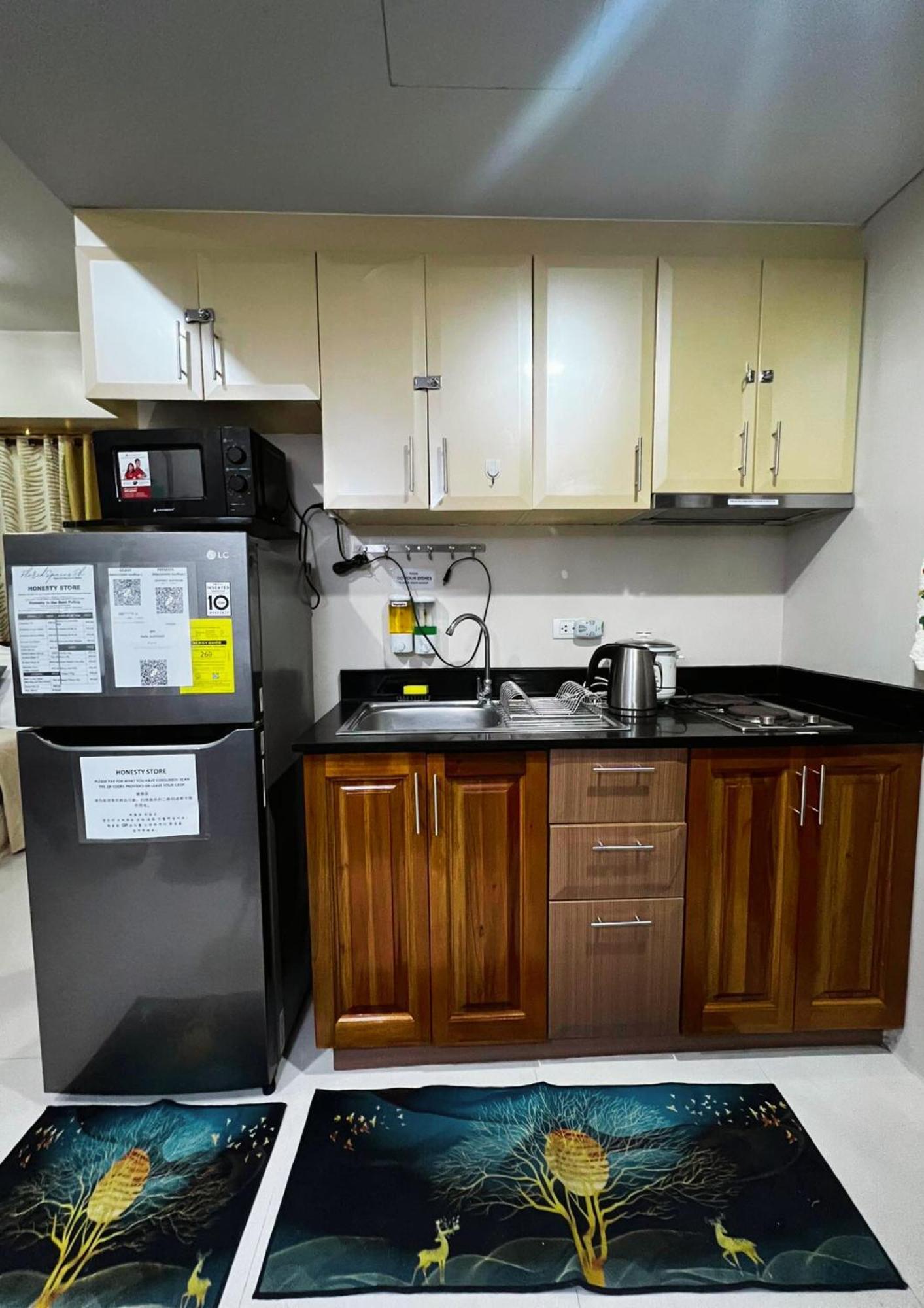 One Palm Tree Villas Condominium - Studio 7Th Fl With Balcony - Across Terminal 3 Airport Pasay Buitenkant foto